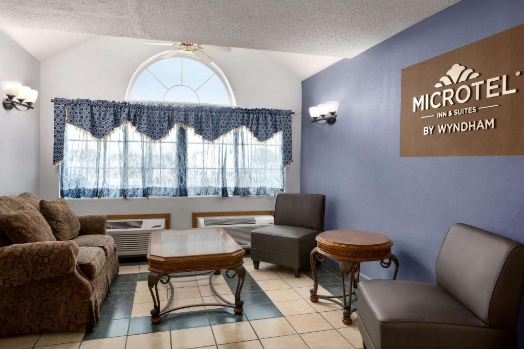 Microtel Inn & Suites Lincoln Main image 2